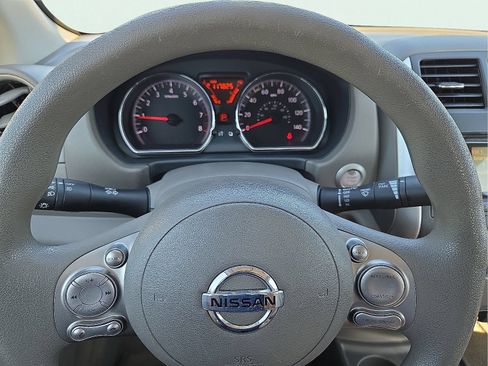 Used 2014 Nissan Versa FWD image 24