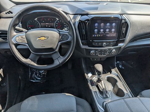 Used 2022 Chevrolet Traverse LT AWD/4WD image 17