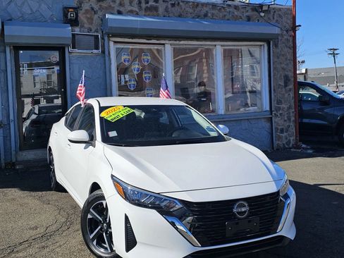 Used 2025 Nissan Sentra SV image 2