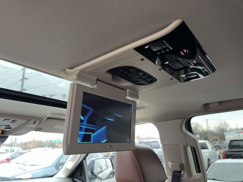 Used 2020 Cadillac Escalade Luxury w/ LPO, Radiant Package image 14