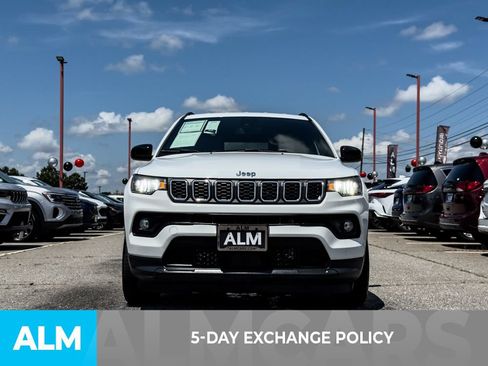 Used 2024 Jeep Compass Latitude AWD/4WD image 3