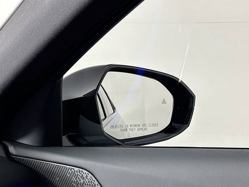 Used 2026 BMW 550e xDrive w/ Premium Package image 23