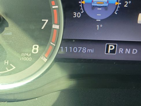 Used 2021 Nissan Titan SV w/ SV Convenience Package RWD image 26