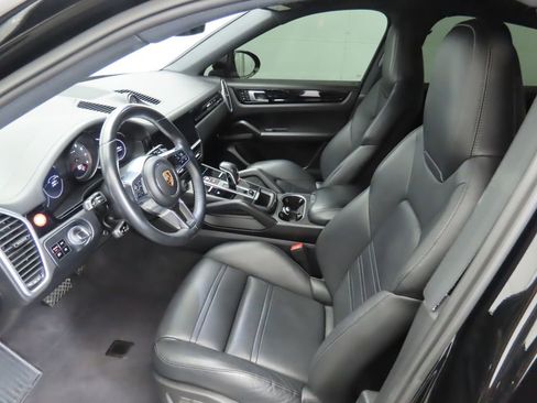 Used 2020 Porsche Cayenne Base image 18