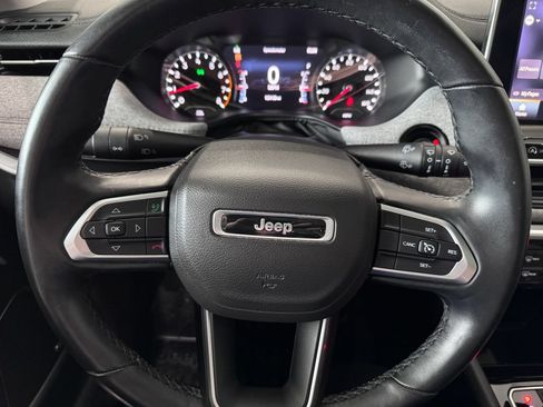 Used 2022 Jeep Compass Latitude w/ Sun and Sound Group AWD/4WD image 13