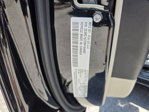 Used 2024 Chrysler Pacifica Limited FWD image 18