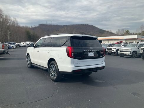 New 2026 Ford Expedition Active image 7