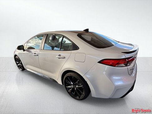 Certified 2025 Toyota Corolla SE FWD image 3