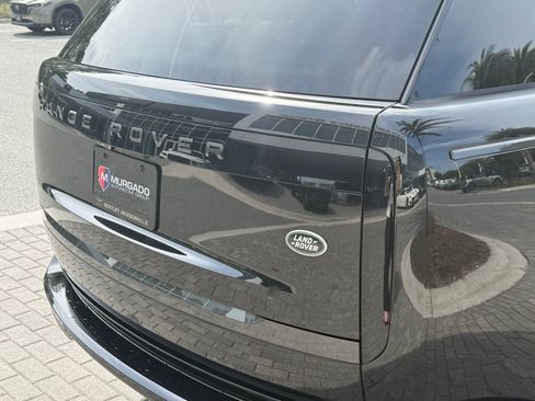 Used 2023 Land Rover Range Rover Long Wheelbase Autobiography image 11