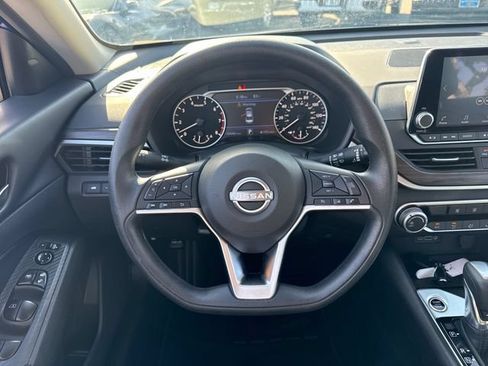 Used 2025 Nissan Altima 2.5 SV FWD image 14