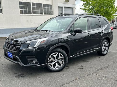 Used 2023 Subaru Forester Premium AWD/4WD image 1