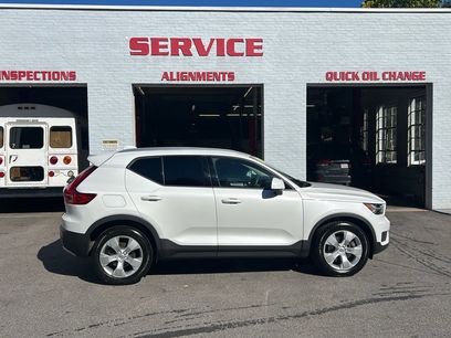 Used 2021 Volvo XC40 T5 Momentum