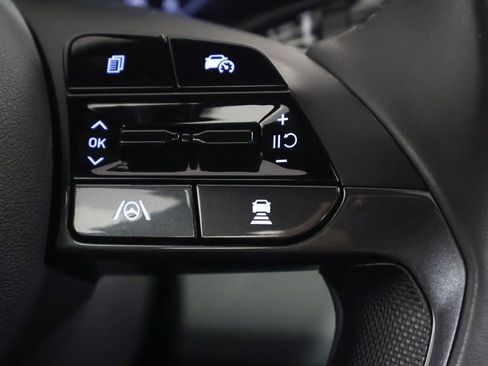 Certified 2025 Hyundai Elantra Limited image 41