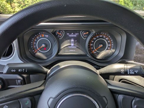 Used 2024 Jeep Gladiator Sport AWD/4WD image 15