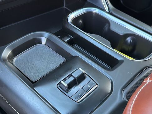 Used 2025 GMC Sierra 3500 Denali Ultimate image 32