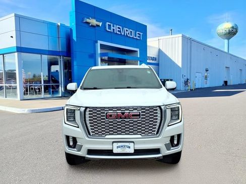 Used 2021 GMC Yukon XL Denali w/ Denali Premium Package AWD/4WD image 9