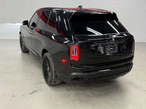 Used 2022 Rolls-Royce Cullinan Black Badge w/ Dark Exterior Package image 8