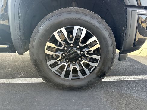 Used 2025 GMC Sierra 2500 Denali Ultimate image 13