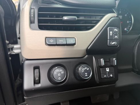 Used 2020 GMC Yukon XL Denali AWD/4WD image 16