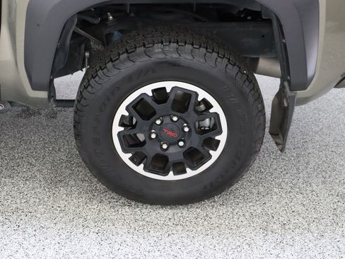 Certified 2024 Toyota Tacoma TRD Off-Road AWD/4WD image 10