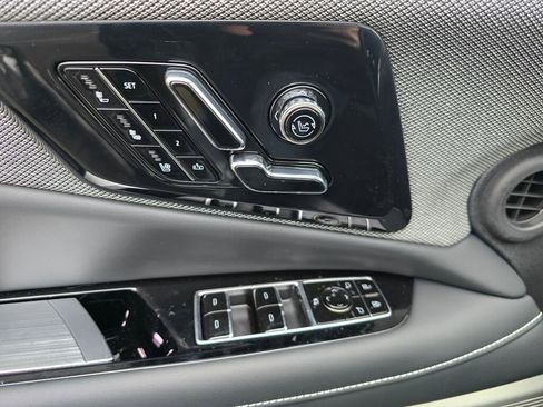 New 2026 Cadillac Optiq Luxury 2 image 25