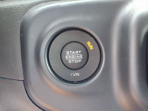 Used 2023 Jeep Gladiator Sport AWD/4WD image 9