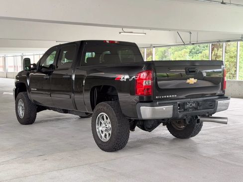 Used 2011 Chevrolet Silverado 2500 LT w/ Interior Plus Package AWD/4WD image 6