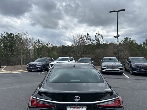 Used 2021 Lexus ES 300h Ultra Luxury w/ Accessory Package 2 image 4