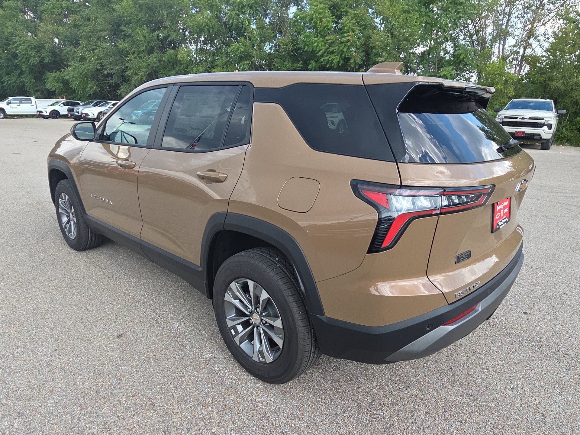 New 2027 Chevrolet Equinox LT w/ Convenience Package II FWD image 6