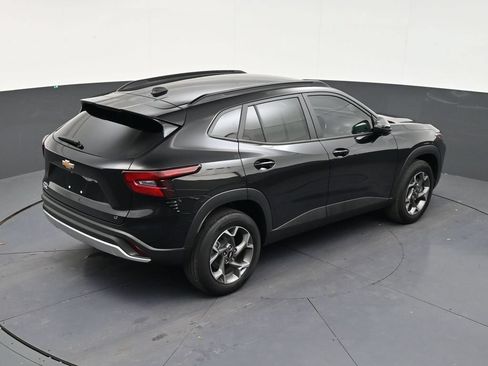 Used 2025 Chevrolet Trax LT w/ Driver Confidence Package FWD image 16