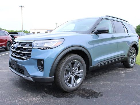 New 2026 Ford Explorer Active w/ Active Comfort Package AWD/4WD image 3