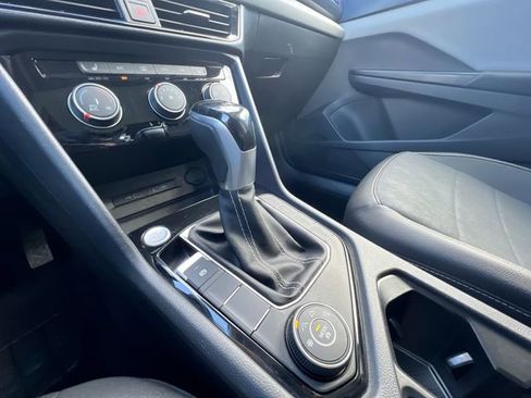 Certified 2023 Volkswagen Taos SE w/ Panoramic Sunroof Package image 19