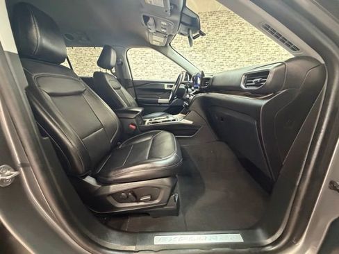 Used 2023 Ford Explorer Limited AWD/4WD image 9