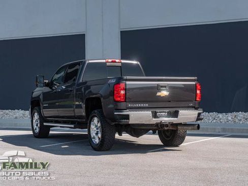 Used 2015 Chevrolet Silverado 2500 LT w/ LT Convenience Package AWD/4WD image 4