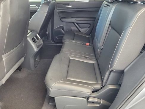 Used 2020 Volkswagen Atlas Cross Sport SE w/ Panoramic Sunroof Package FWD image 15
