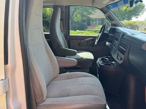 Used 2018 Chevrolet Express 2500 LS w/ Driver Convenience Package RWD image 17