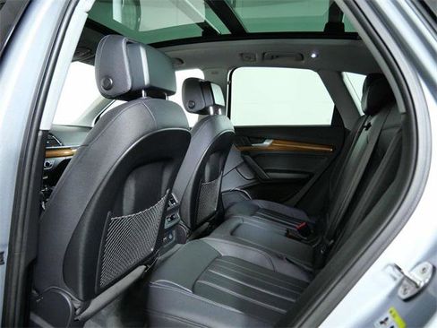Used 2023 Audi Q5 2.0T Premium w/ Convenience Package image 14