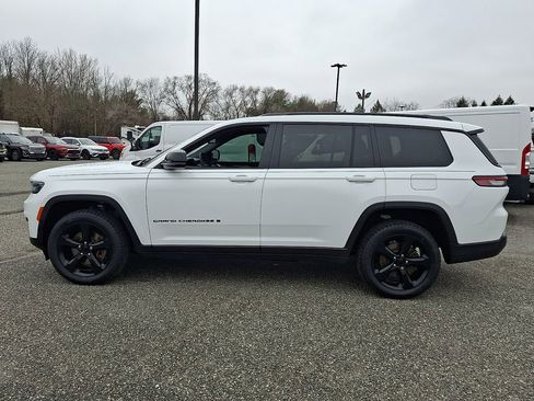 Used 2023 Jeep Grand Cherokee L Laredo AWD/4WD image 7