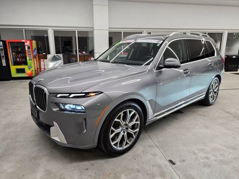 Used 2024 BMW X7 xDrive40i w/ Premium Package AWD/4WD image 2