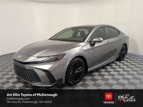 Certified 2025 Toyota Camry SE image 1