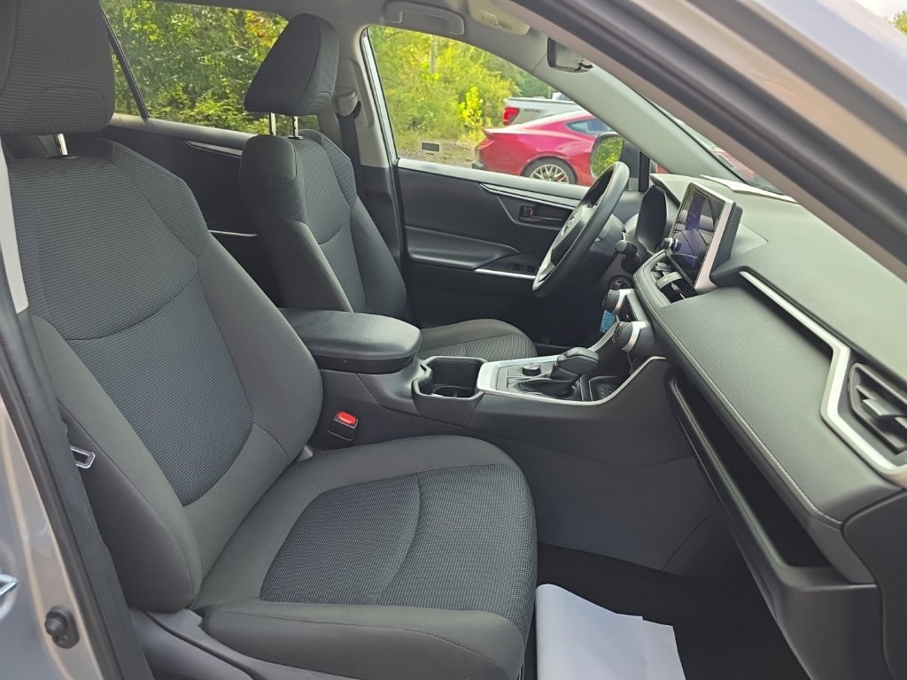 Used 2025 Toyota RAV4 LE AWD/4WD image 18