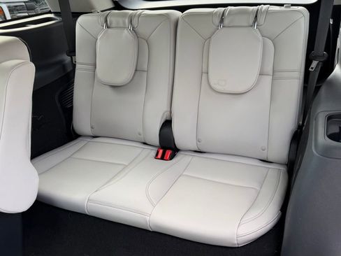 Used 2025 Lincoln Aviator AWD image 30