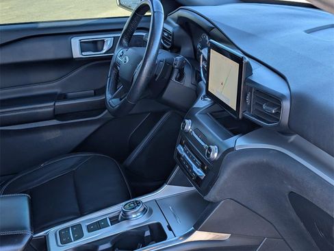 Used 2020 Ford Explorer XLT w/ Equipment Group 202A image 35