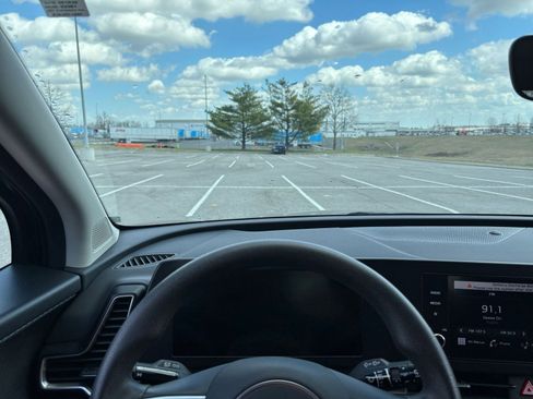 Used 2025 Kia Sportage LX image 33