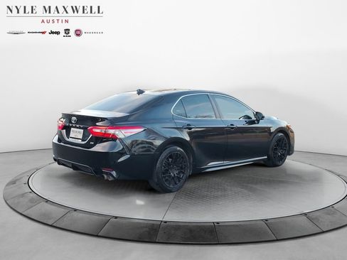 Used 2019 Toyota Camry L image 14