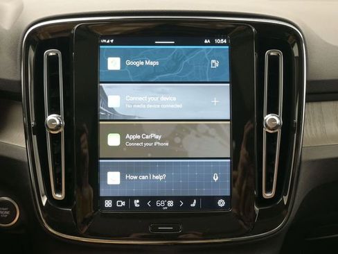 Used 2023 Volvo XC40 B4 Plus w/ Protection Package Premier image 13