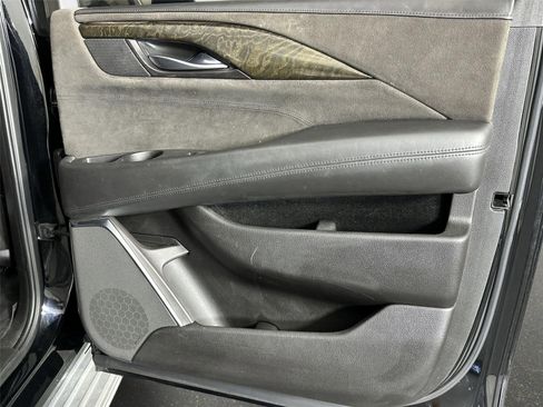 Used 2015 Cadillac Escalade ESV Platinum image 32