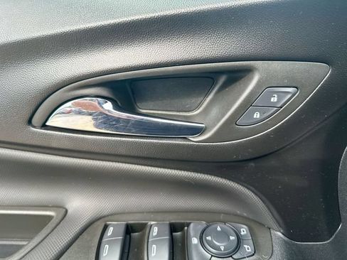 Used 2024 Chevrolet Equinox RS FWD image 46