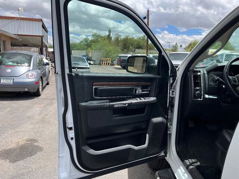 Used 2017 RAM 1500 Laramie AWD/4WD image 12