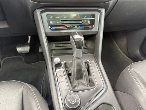 Used 2023 Volkswagen Tiguan SE image 11